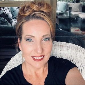 Meet your Posher, Carrie